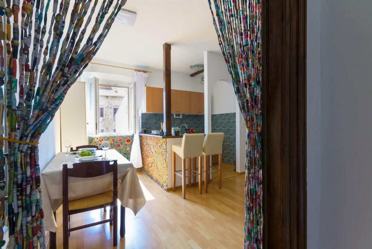 Studio Apartman Ela Pula Exterior foto